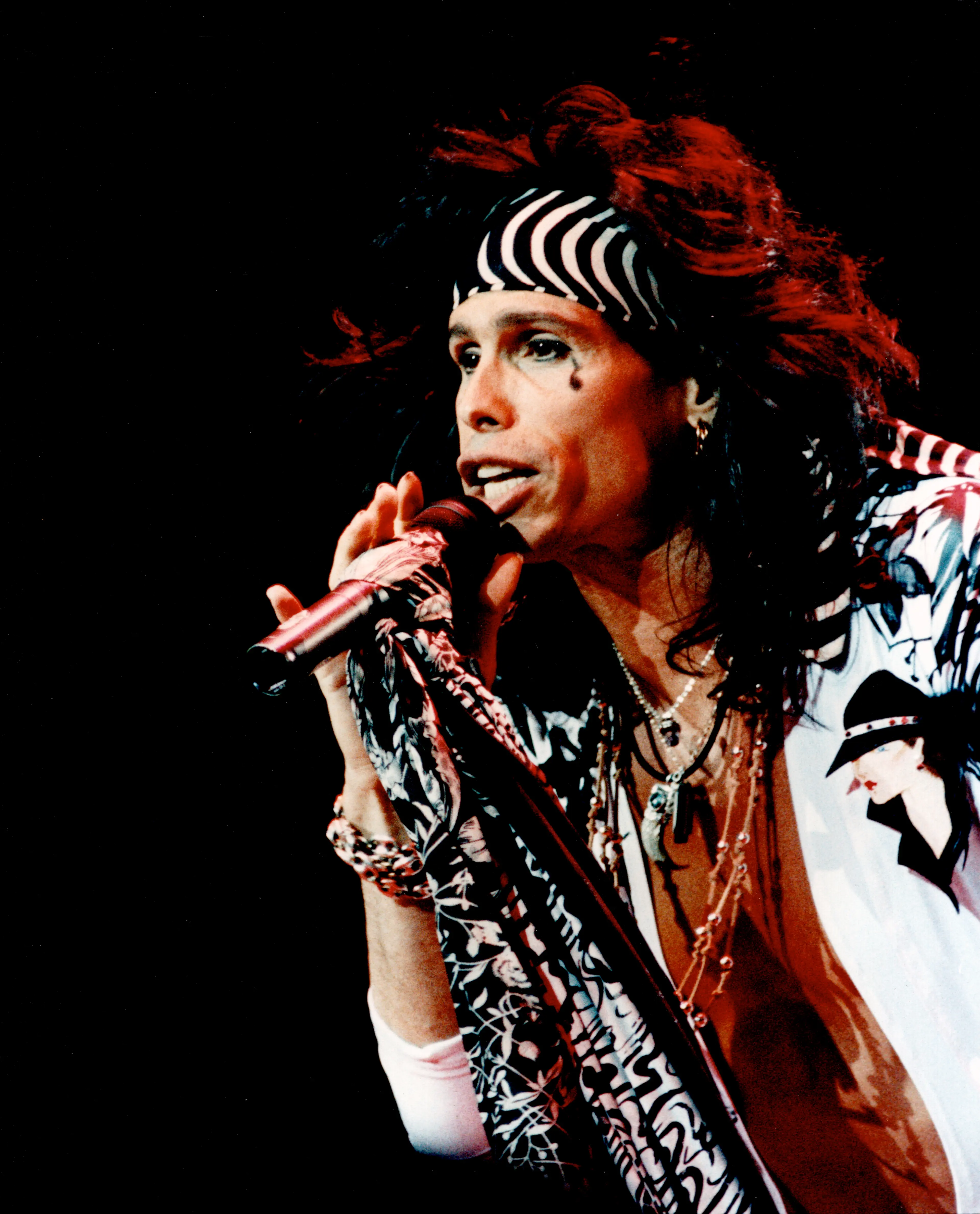 Aerosmith Steven Tyler performing live